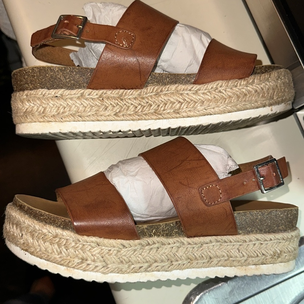Sandals - Picture 10 of 17